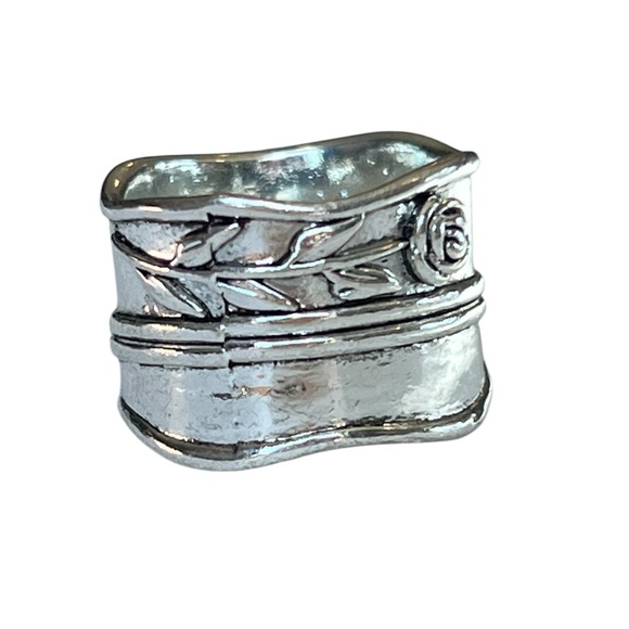 Jewelry - Wide Band 6.5 Silver-tone Romantic Rose Ring Boho Western